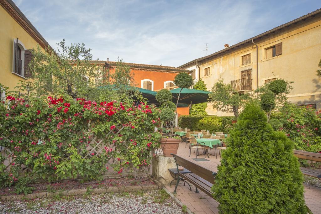 Hotel Antichi Cortili Dossobuono Exterior foto